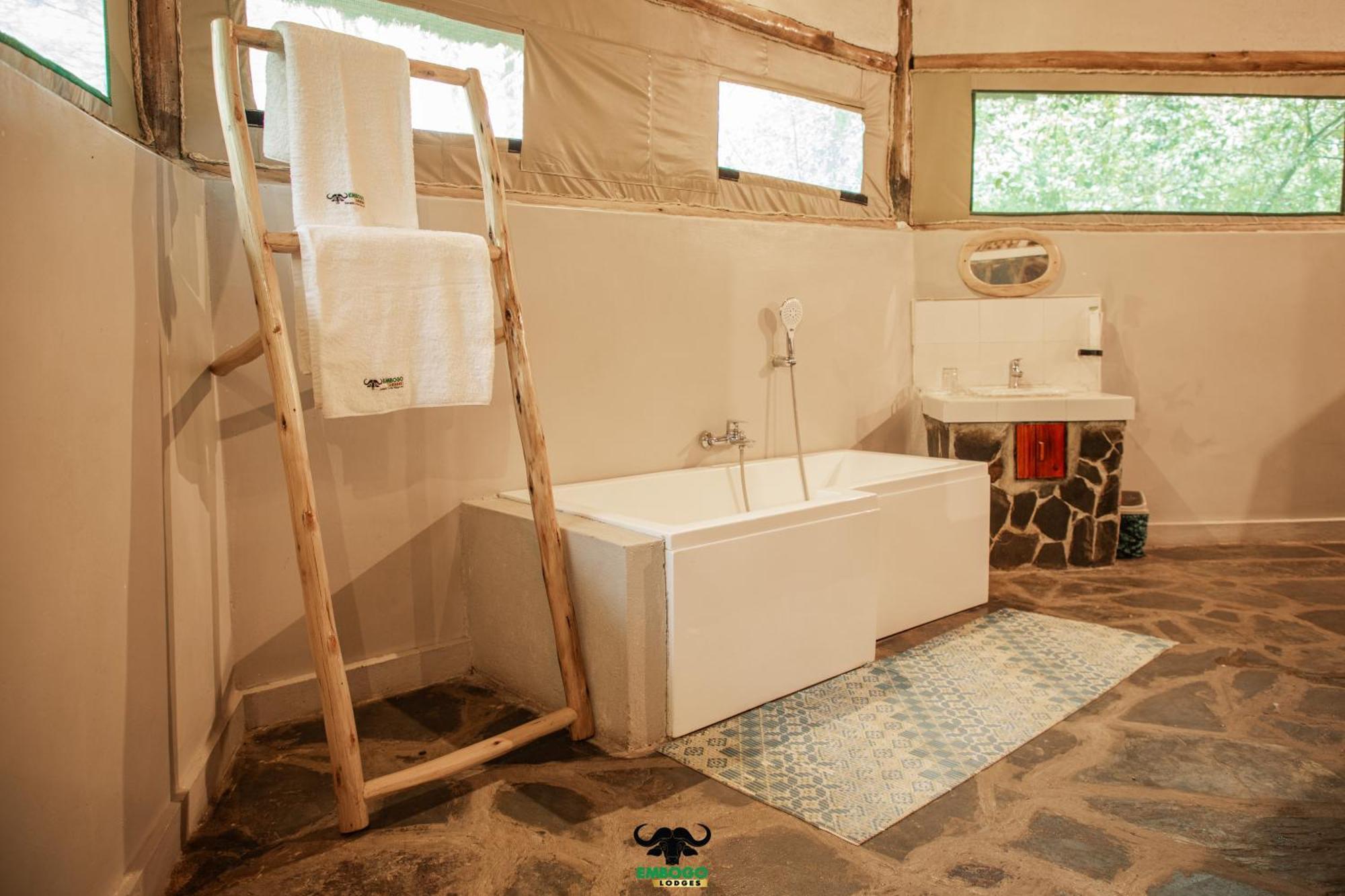Embogo Safari Lodges Katoke Bagian luar foto