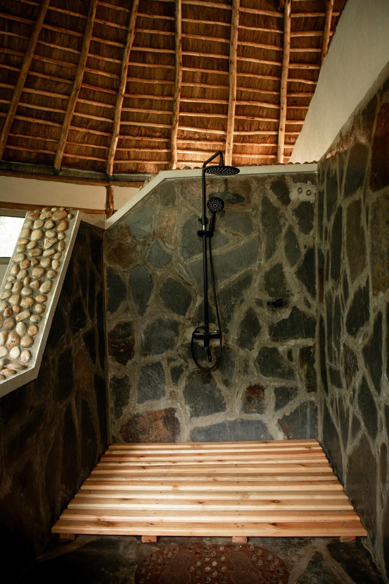 Embogo Safari Lodges Katoke Bagian luar foto