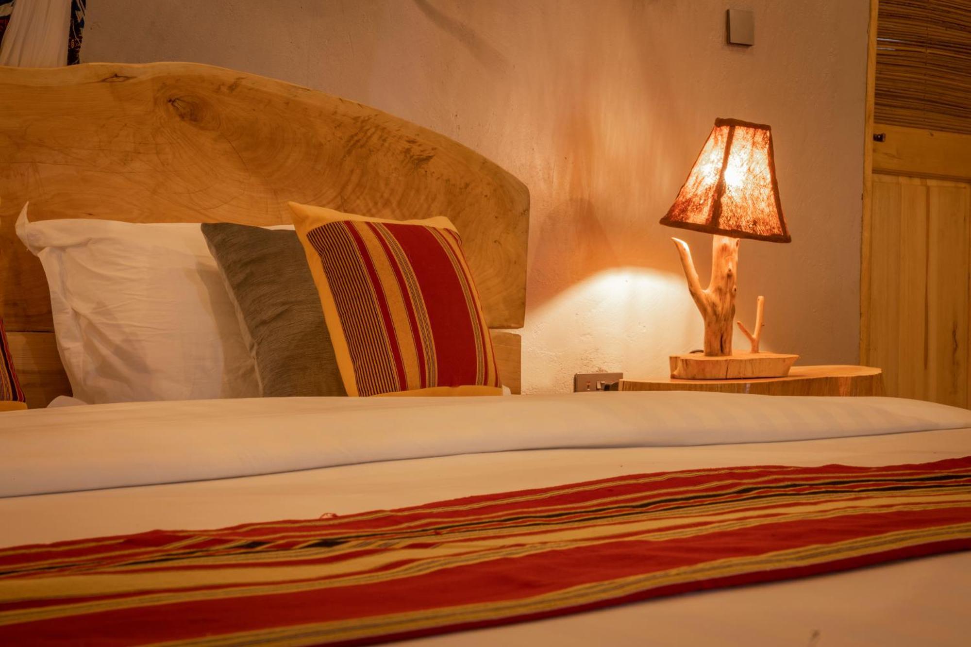Embogo Safari Lodges Katoke Bagian luar foto